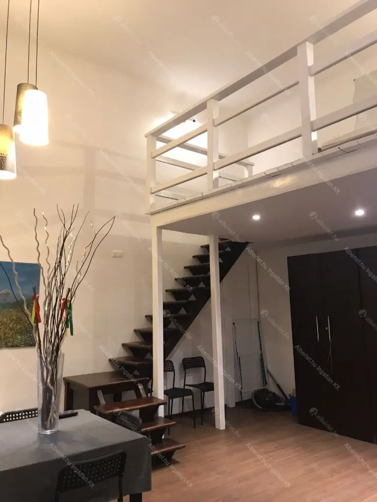 Kiadó albérlet 300000 Ft/hó áron: Budapest, VI. kerület  Lázár utca. Mérete: 40 nm, 1 szobás | Alberlet.hu - 6649439