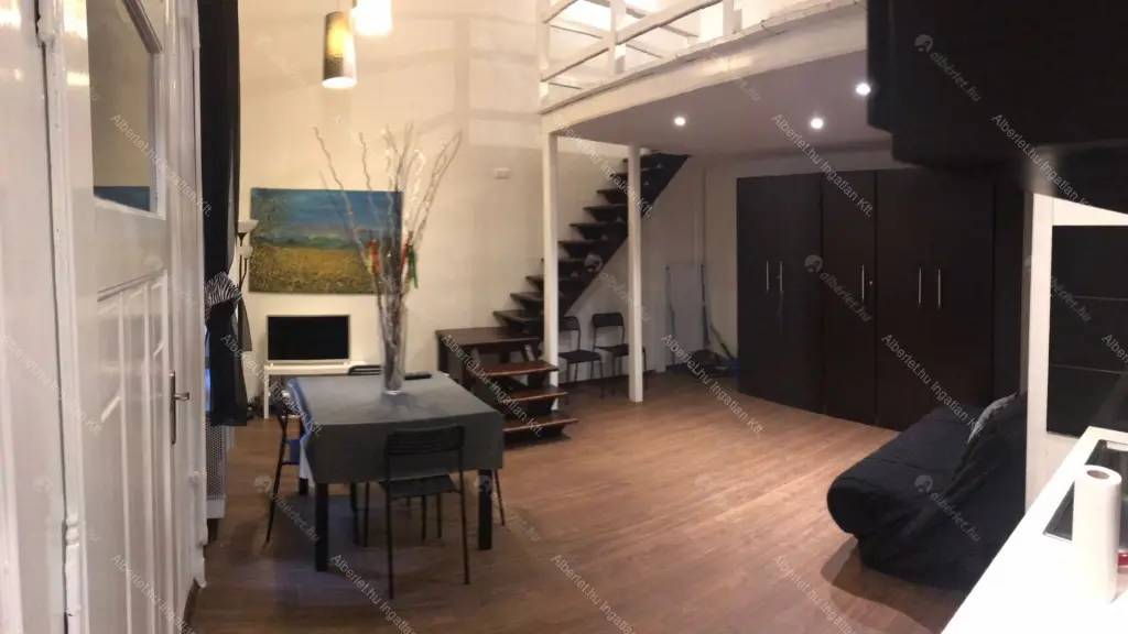 Kiadó albérlet 300000 Ft/hó áron: Budapest, VI. kerület  Lázár utca. Mérete: 40 nm, 1 szobás | Alberlet.hu - 6649440