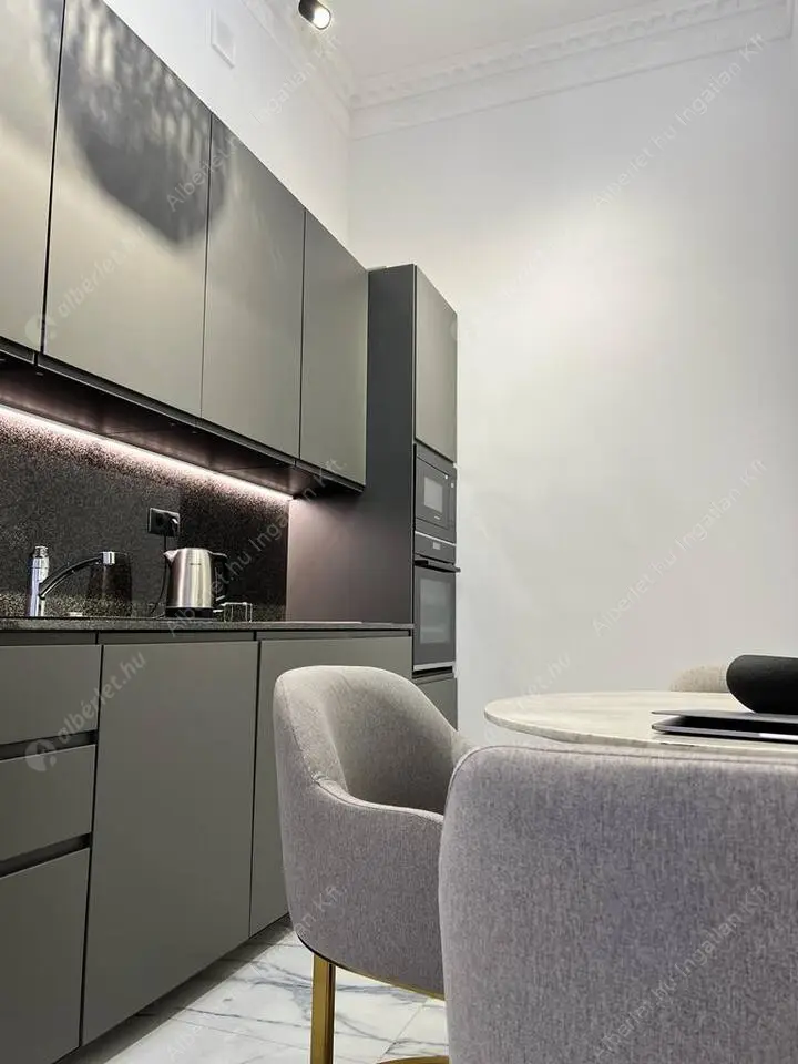 Kiadó albérlet 427000 Ft/hó áron: Budapest, VI. kerület  Lázár utca. Mérete: 47 nm, 2 szobás | Alberlet.hu - 6559482