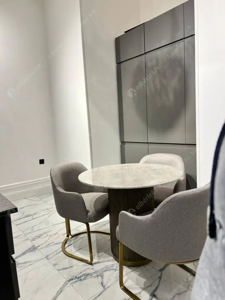 Kiadó albérlet 427000 Ft/hó áron: Budapest, VI. kerület  Lázár utca. Mérete: 47 nm, 2 szobás | Alberlet.hu - 6559485