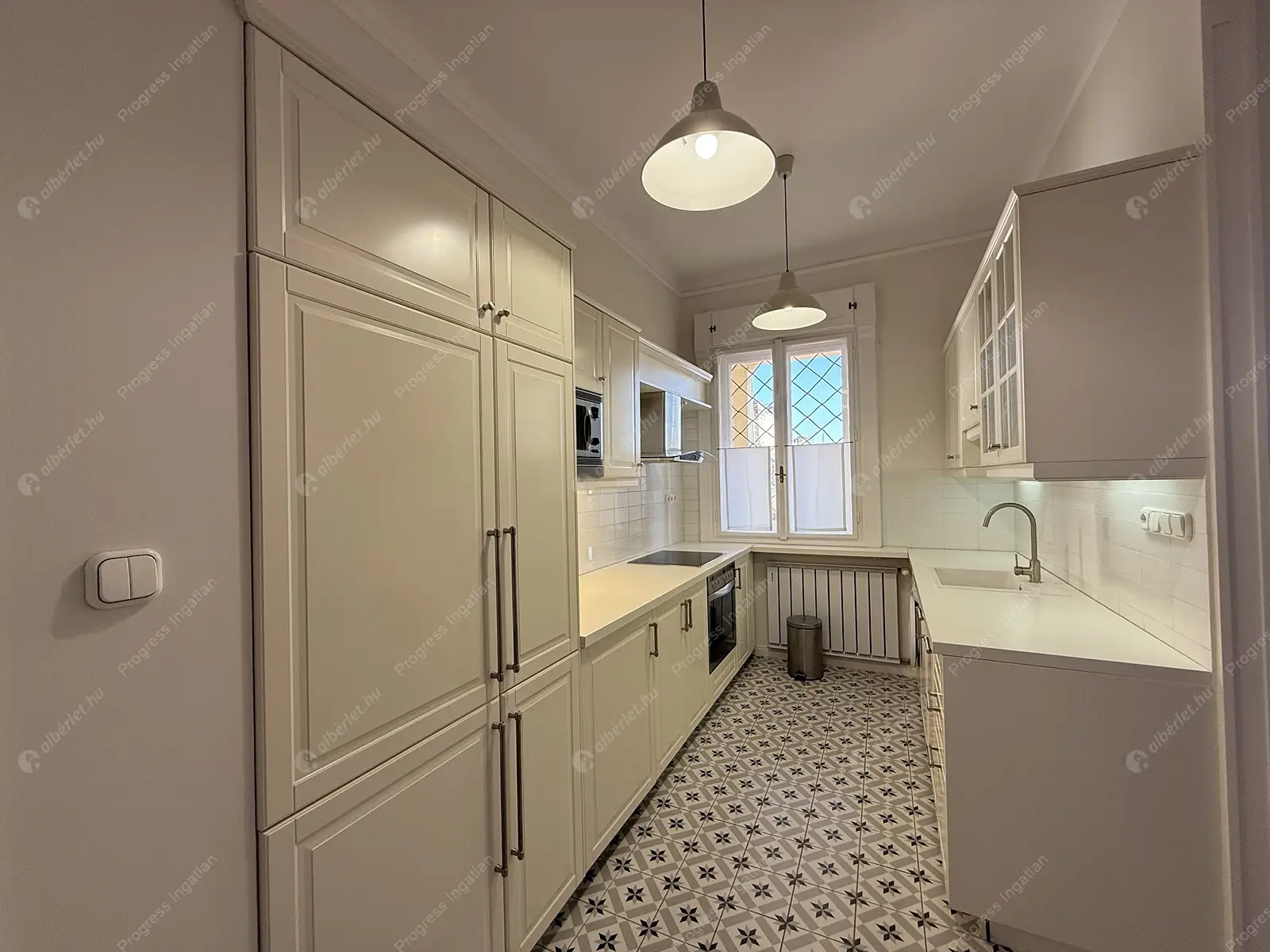 Kiadó albérlet 764000 Ft/hó áron: Budapest, VI. kerület  Liszt Ferenc tér. Mérete: 104 nm, 3 szobás | Alberlet.hu - 6601735