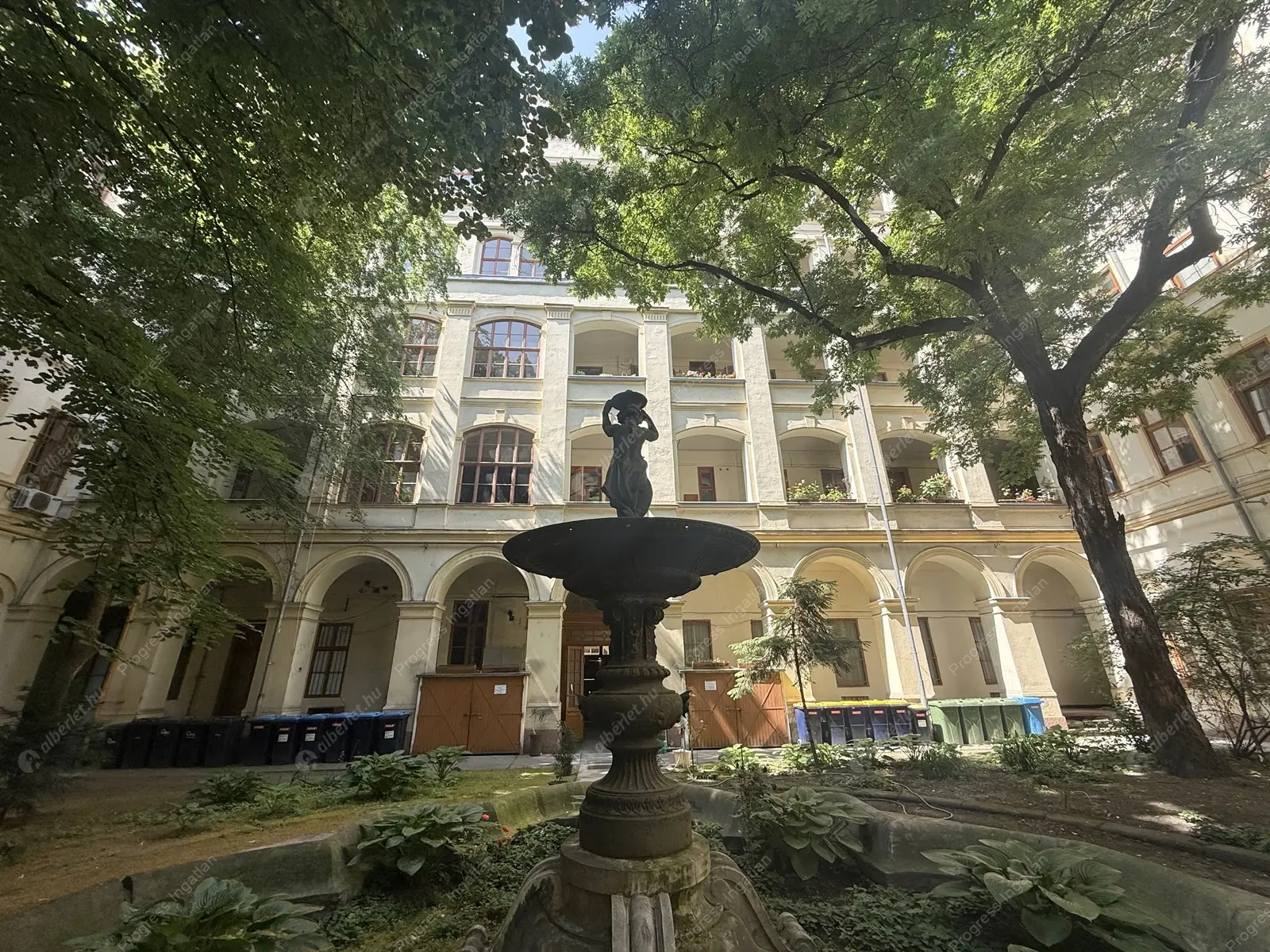 Kiadó albérlet 764000 Ft/hó áron: Budapest, VI. kerület  Liszt Ferenc tér. Mérete: 104 nm, 3 szobás | Alberlet.hu - 6601742