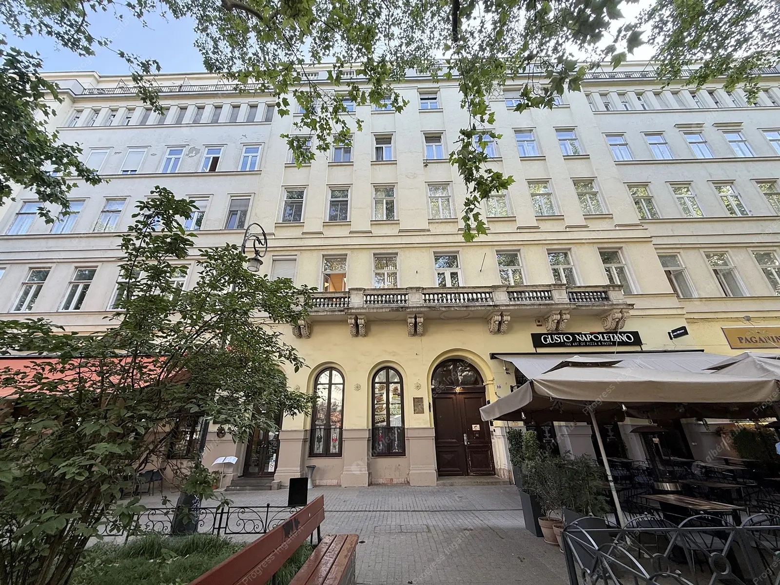 Kiadó albérlet 764000 Ft/hó áron: Budapest, VI. kerület  Liszt Ferenc tér. Mérete: 104 nm, 3 szobás | Alberlet.hu - 6601744