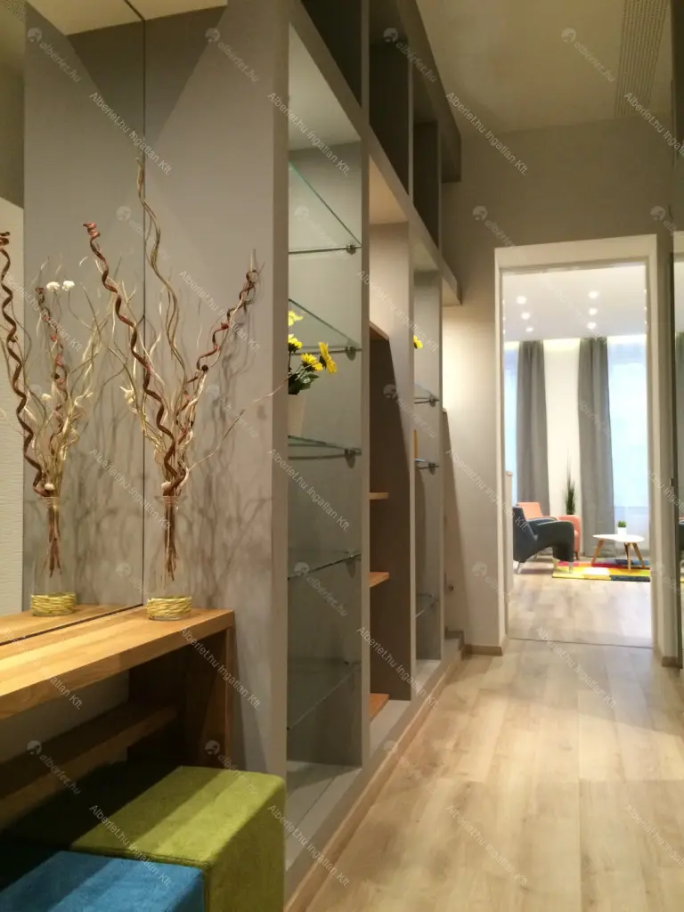 Kiadó albérlet 399000 Ft/hó áron: Budapest, VI. kerület  Liszt Ferenc tér. Mérete: 55 nm, 2 szobás | Alberlet.hu - 6706136