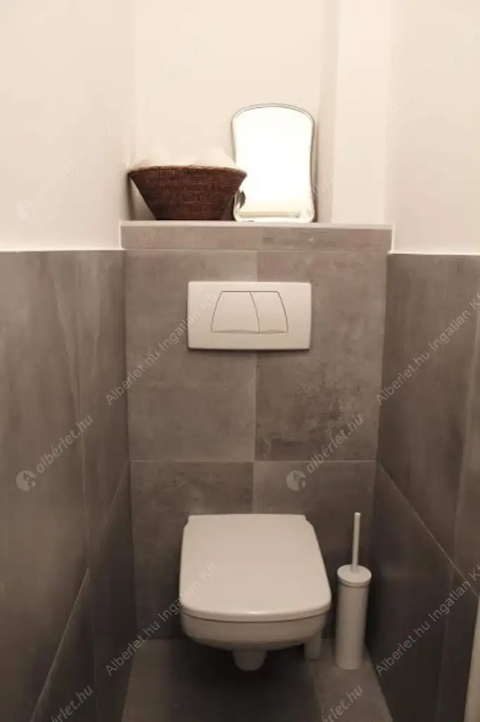 Kiadó albérlet 386000 Ft/hó áron: Budapest, VI. kerület  Liszt Ferenc tér. Mérete: 67 nm, 2 szobás | Alberlet.hu - 5478328