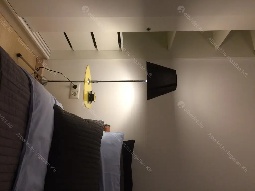 Kiadó albérlet 386000 Ft/hó áron: Budapest, VI. kerület  Liszt Ferenc tér. Mérete: 67 nm, 2 szobás | Alberlet.hu - 5478338