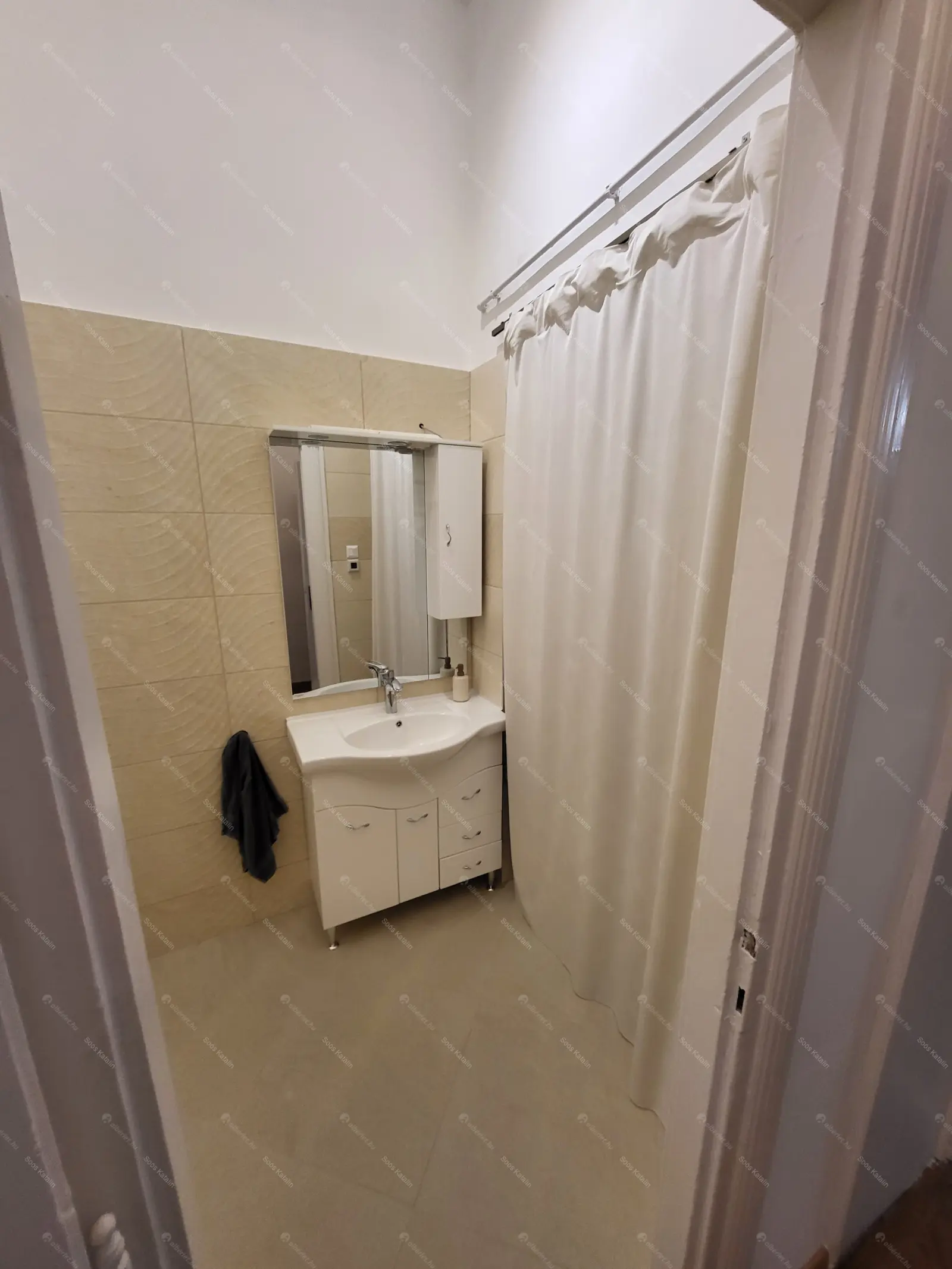 Kiadó albérlet 250000 Ft/hó áron: Budapest, VI. kerület  Lovag utca. Mérete: 38 nm, 1 szobás | Alberlet.hu - 6656717