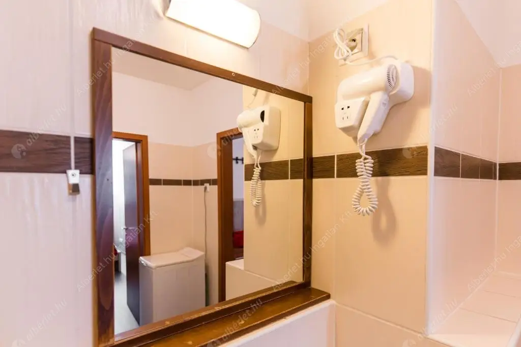 Kiadó albérlet 320000 Ft/hó áron: Budapest, VI. kerület  Lovag utca. Mérete: 47 nm, 2 szobás | Alberlet.hu - 6630248