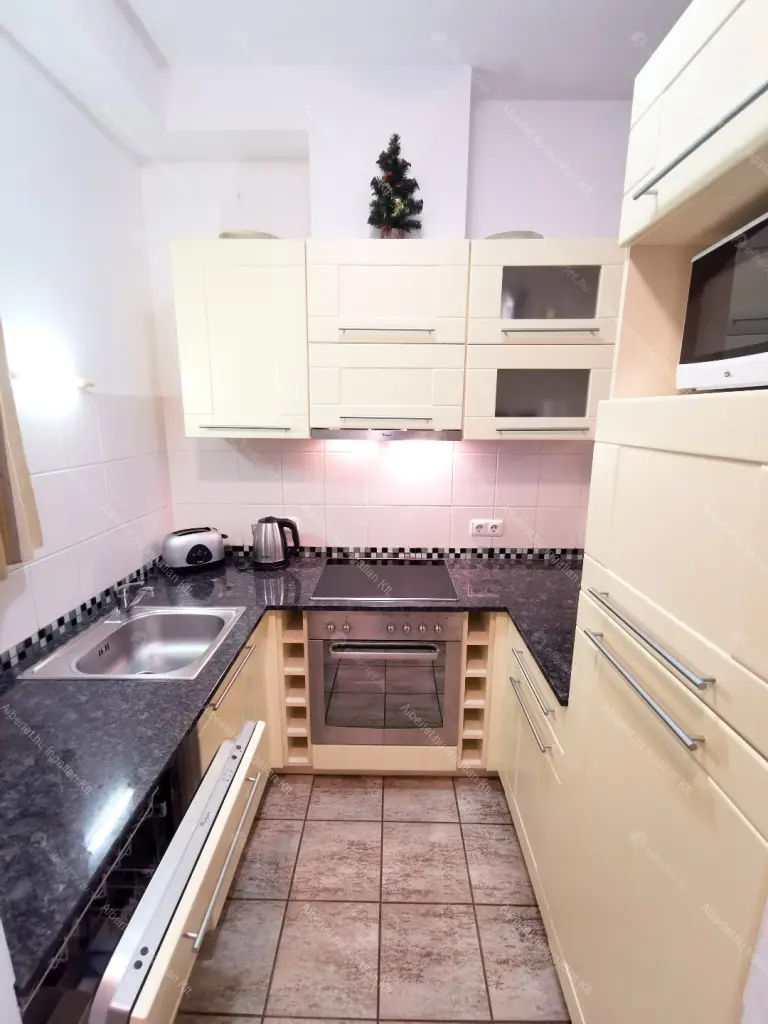 Kiadó albérlet 265000 Ft/hó áron: Budapest, VI. kerület  Lovag utca. Mérete: 47 nm, 2 szobás | Alberlet.hu - 6652677