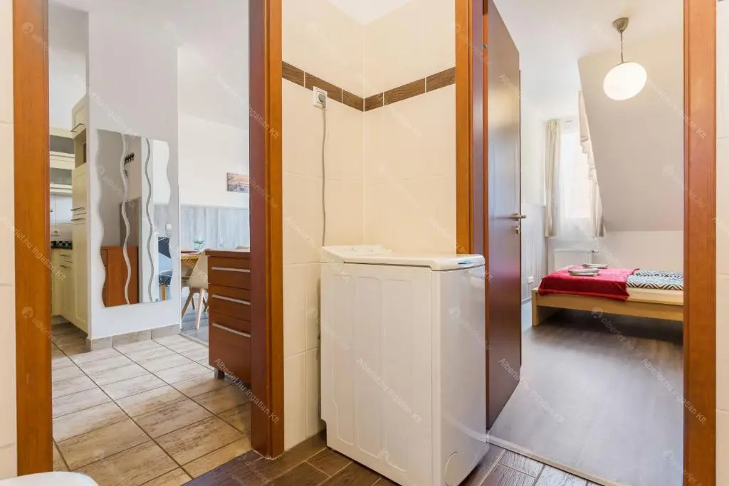 Kiadó albérlet 265000 Ft/hó áron: Budapest, VI. kerület  Lovag utca. Mérete: 47 nm, 2 szobás | Alberlet.hu - 6652691