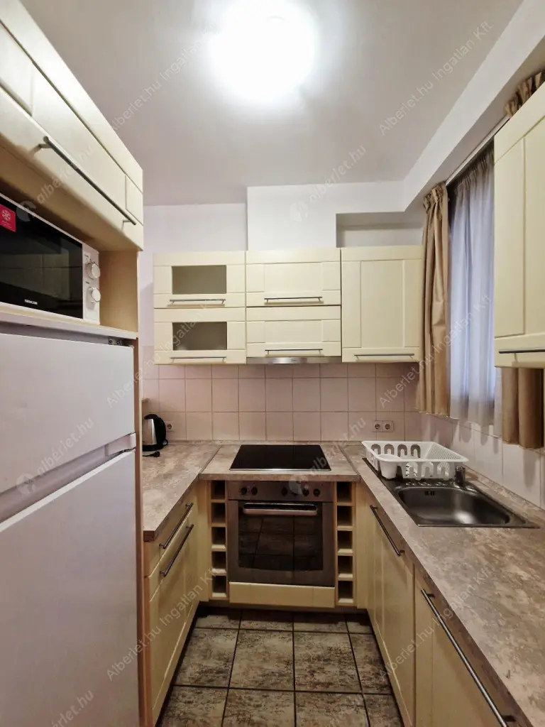 Kiadó albérlet 270000 Ft/hó áron: Budapest, VI. kerület  Lovag utca. Mérete: 50 nm, 1 szobás | Alberlet.hu - 6636996