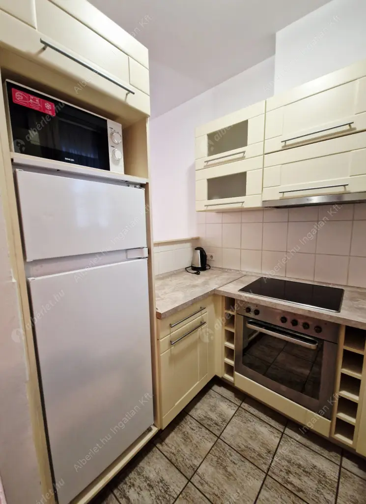 Kiadó albérlet 270000 Ft/hó áron: Budapest, VI. kerület  Lovag utca. Mérete: 50 nm, 1 szobás | Alberlet.hu - 6636997