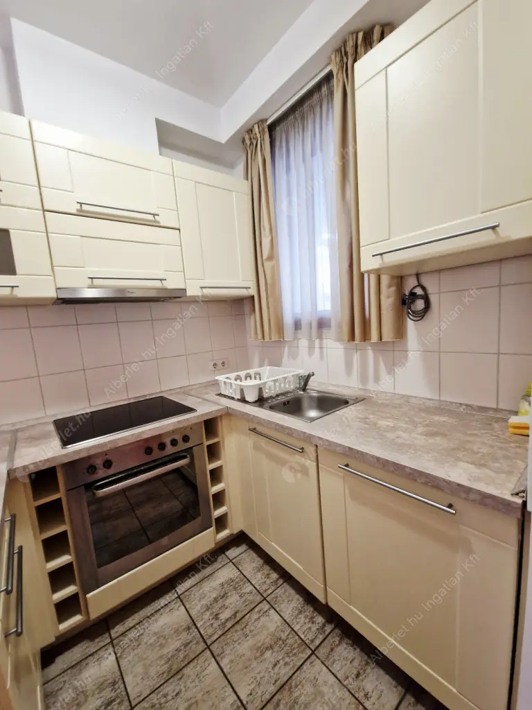 Kiadó albérlet 270000 Ft/hó áron: Budapest, VI. kerület  Lovag utca. Mérete: 50 nm, 1 szobás | Alberlet.hu - 6636998