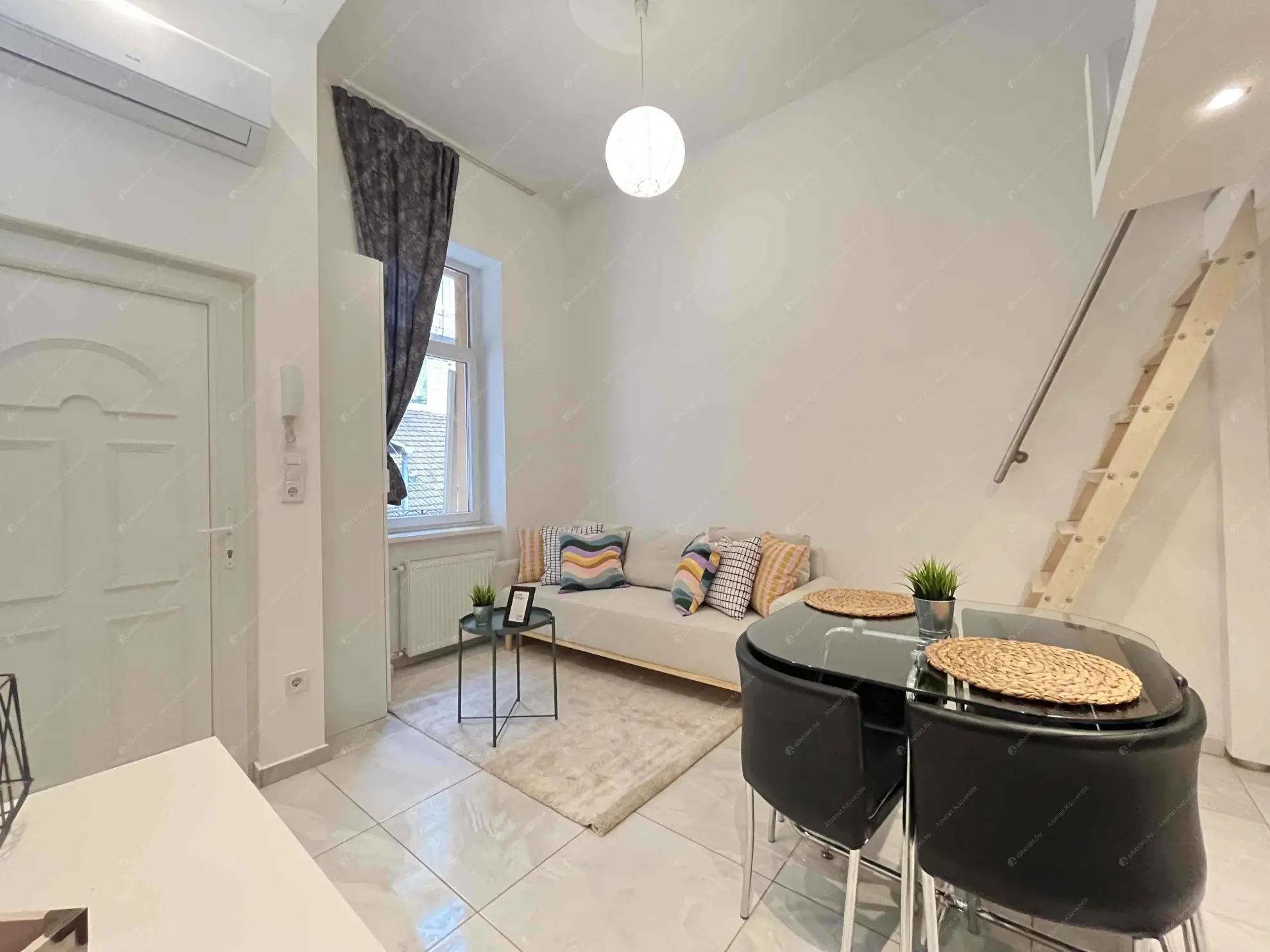 Kiadó albérlet 180000 Ft/hó áron: Budapest, VI. kerület  Nagymező utca. Mérete: 25 nm, 1 szobás | Alberlet.hu - 6609595