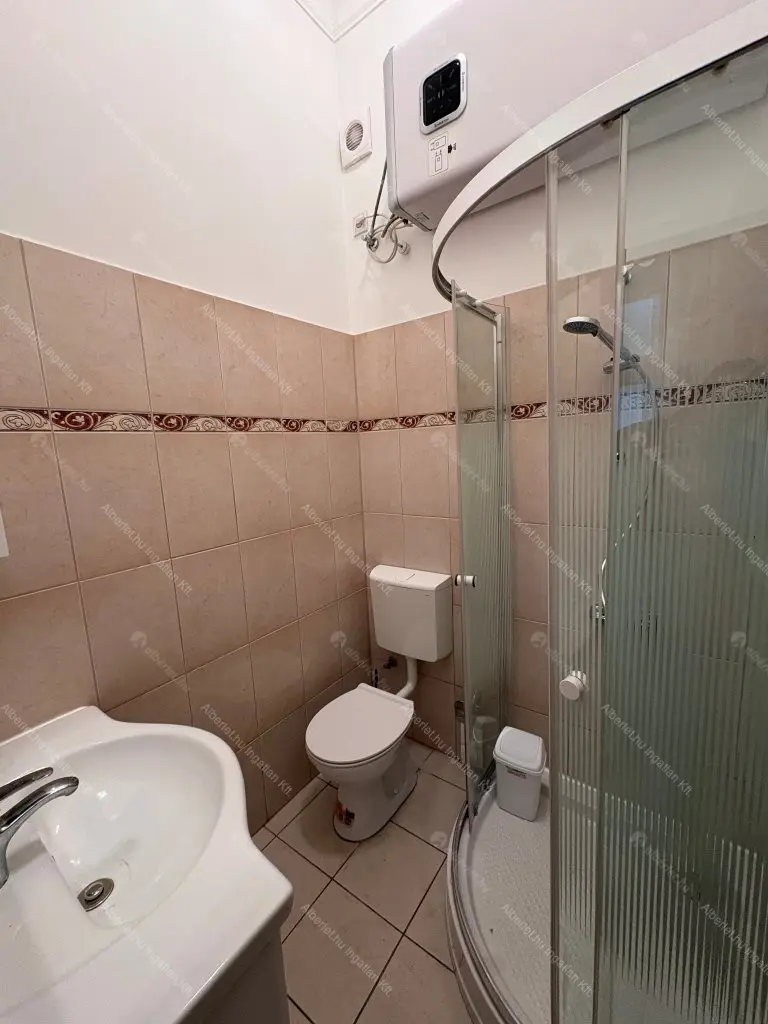 Kiadó albérlet 189000 Ft/hó áron: Budapest, VI. kerület  Nagymező utca. Mérete: 27 nm, 1 szobás | Alberlet.hu - 6667920