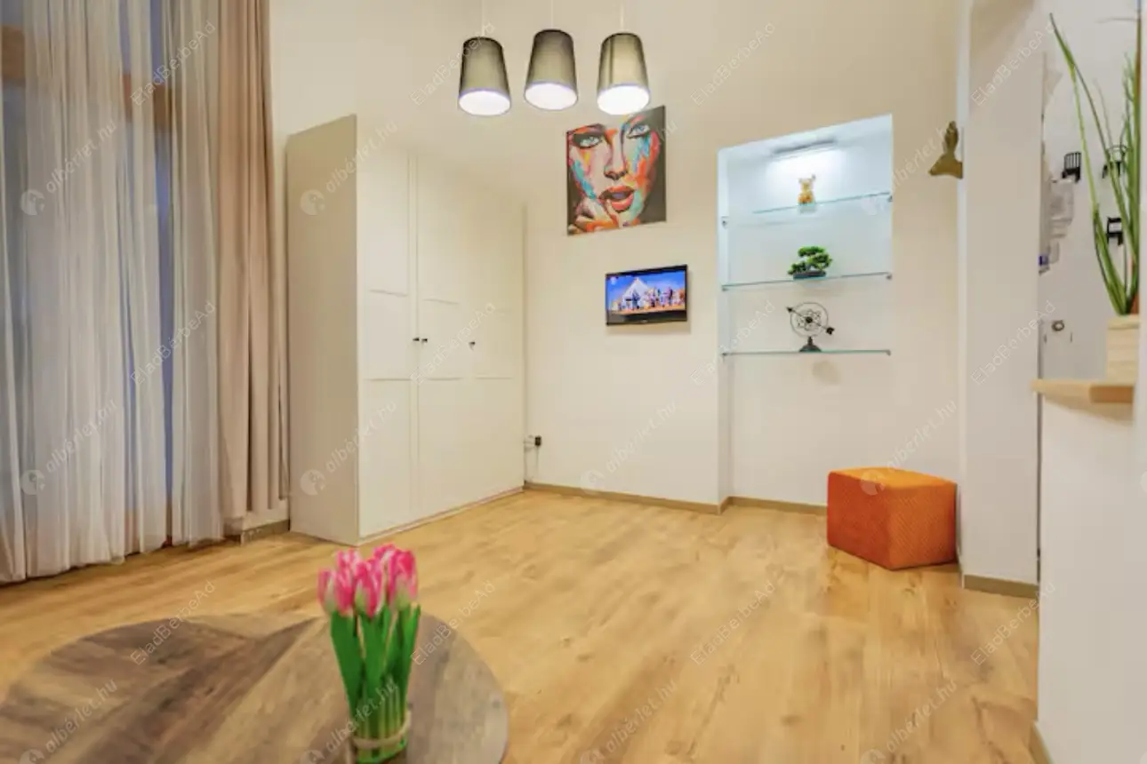 Kiadó albérlet 190000 Ft/hó áron: Budapest, VI. kerület  Nagymező utca. Mérete: 28 nm, 1 szobás | Alberlet.hu - 6624216