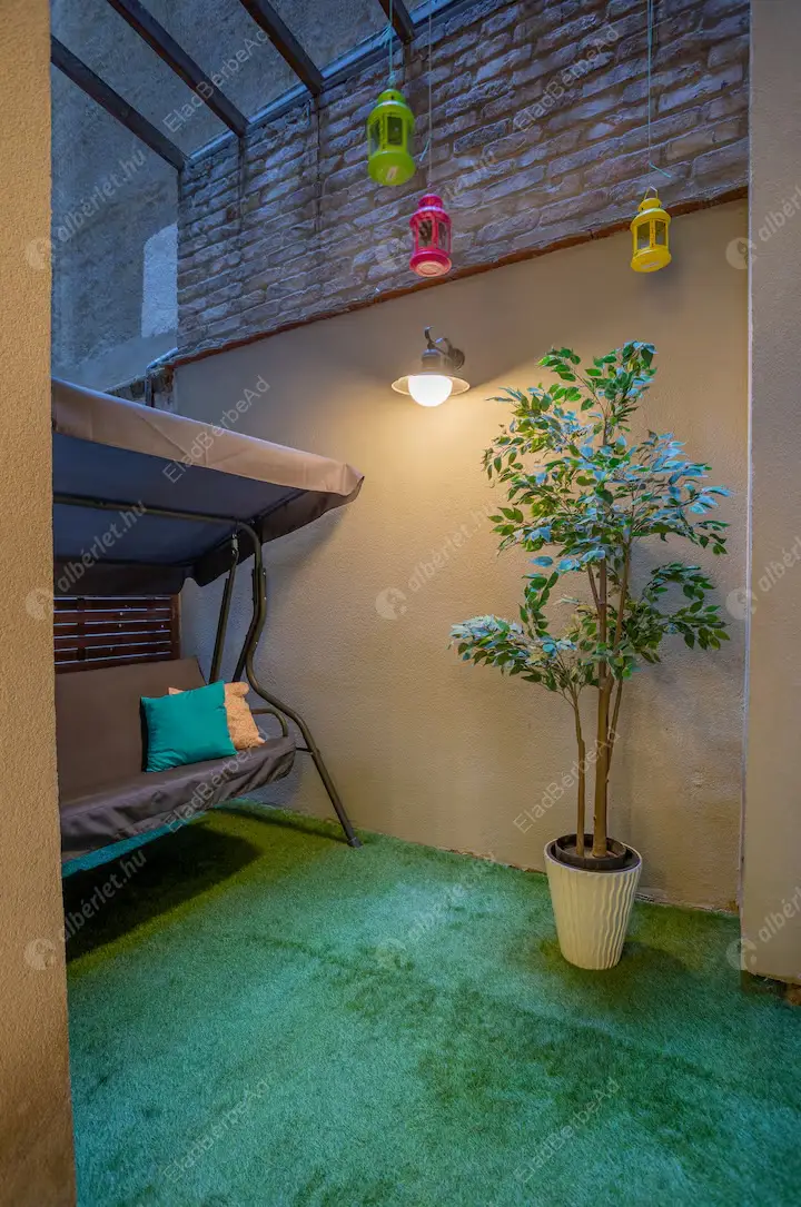 Kiadó albérlet 190000 Ft/hó áron: Budapest, VI. kerület  Nagymező utca. Mérete: 28 nm, 1 szobás | Alberlet.hu - 6624220