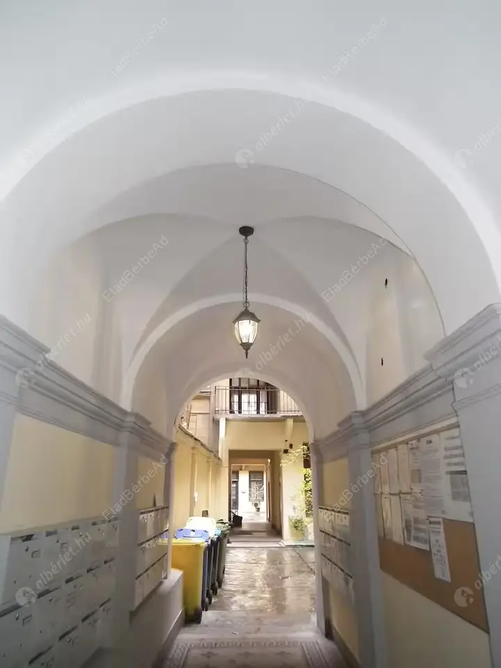 Kiadó albérlet 190000 Ft/hó áron: Budapest, VI. kerület  Nagymező utca. Mérete: 28 nm, 1 szobás | Alberlet.hu - 6624222