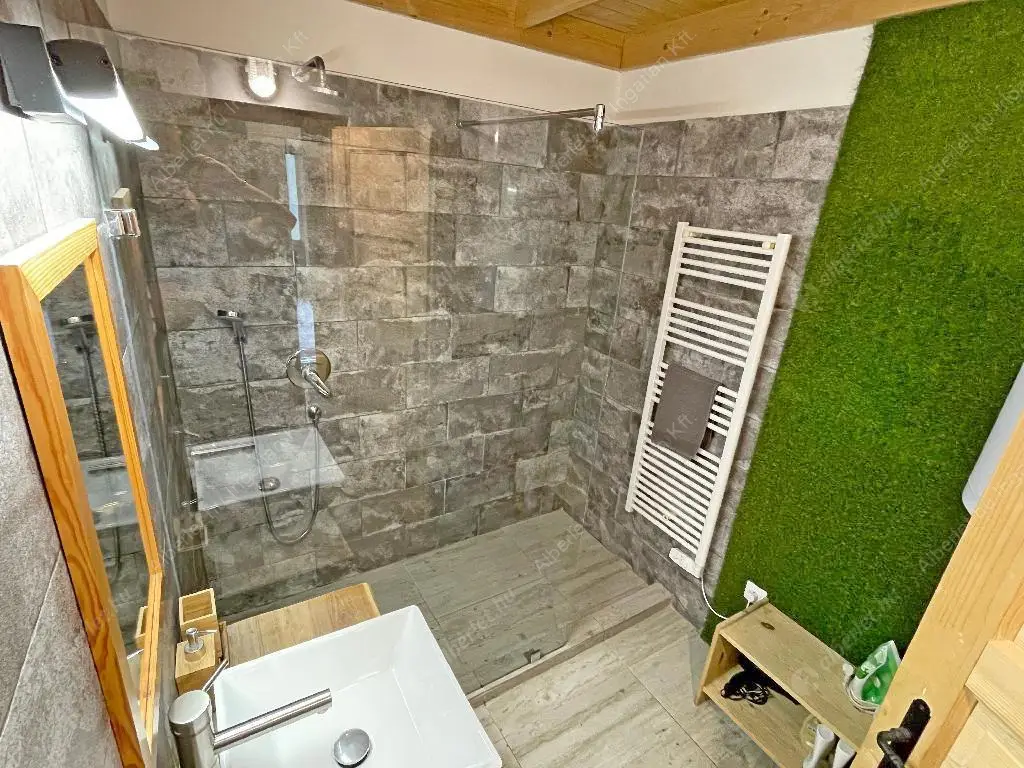 Kiadó albérlet 240000 Ft/hó áron: Budapest, VI. kerület  Nagymező utca. Mérete: 30 nm, 1 szobás | Alberlet.hu - 6627931