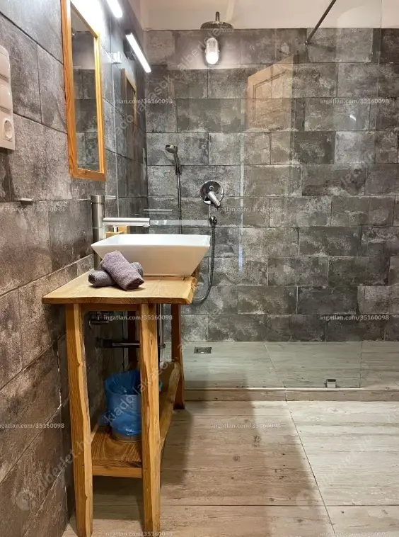 Kiadó albérlet 235000 Ft/hó áron: Budapest, VI. kerület  Nagymező utca. Mérete: 30 nm, 1 szobás | Alberlet.hu - 6638716