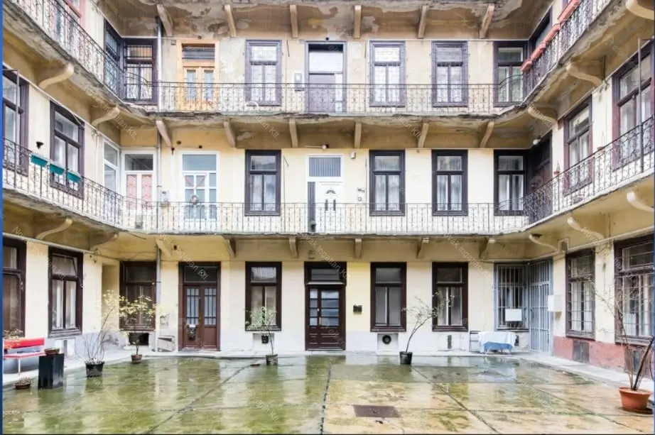 Kiadó albérlet 225000 Ft/hó áron: Budapest, VI. kerület  Nagymező utca. Mérete: 32 nm, 1 szobás | Alberlet.hu - 6707429