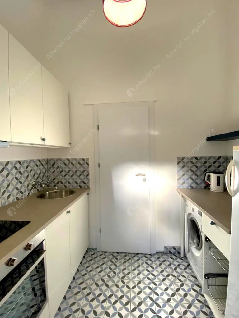 Kiadó albérlet 220000 Ft/hó áron: Budapest, VI. kerület  Nagymező utca. Mérete: 35 nm, 1 szobás | Alberlet.hu - 6577052