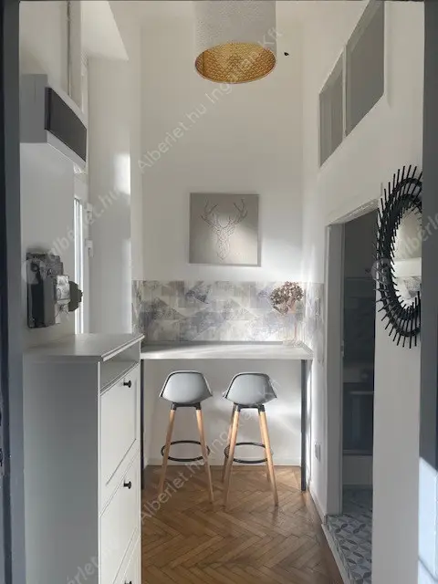 Kiadó albérlet 220000 Ft/hó áron: Budapest, VI. kerület  Nagymező utca. Mérete: 35 nm, 1 szobás | Alberlet.hu - 6577056