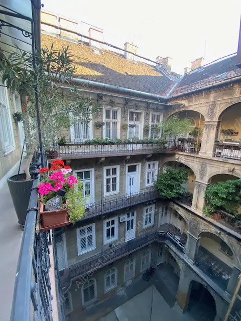 Kiadó albérlet 220000 Ft/hó áron: Budapest, VI. kerület  Nagymező utca. Mérete: 35 nm, 1 szobás | Alberlet.hu - 6577057