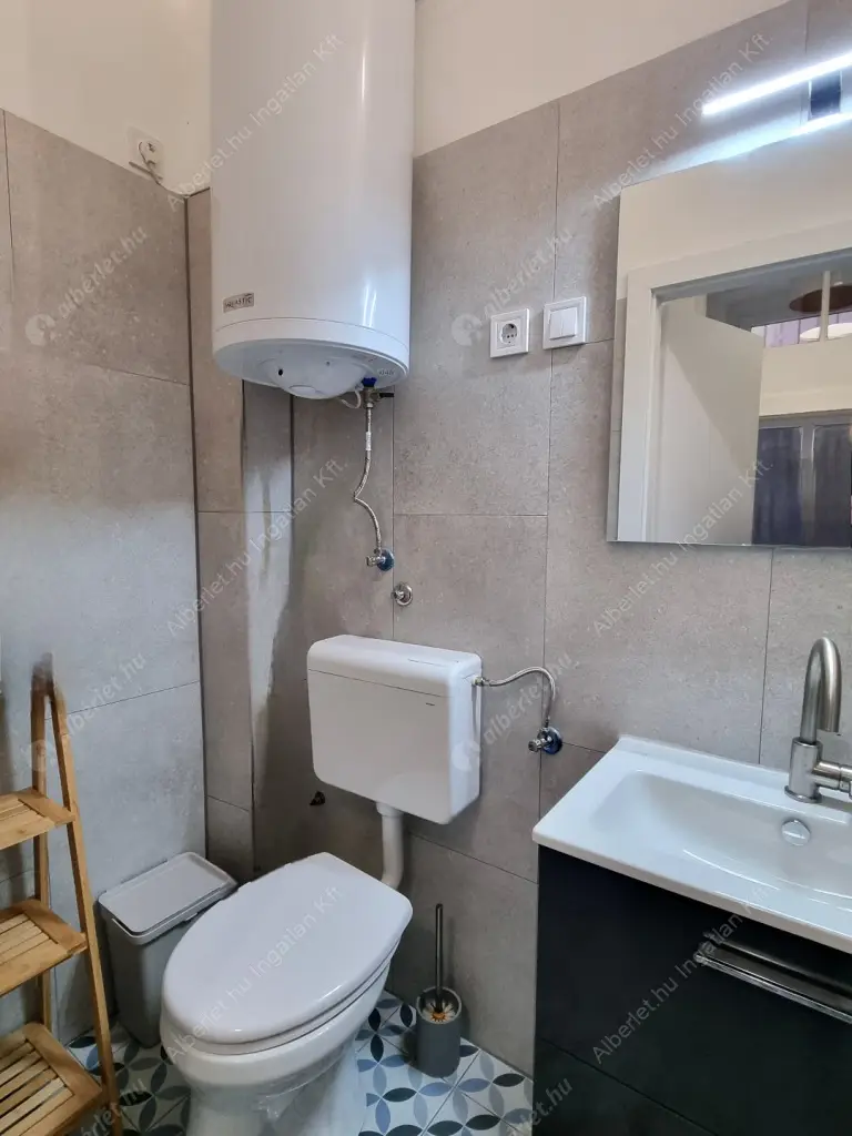 Kiadó albérlet 209000 Ft/hó áron: Budapest, VI. kerület  Nagymező utca. Mérete: 35 nm, 1 szobás | Alberlet.hu - 6581582