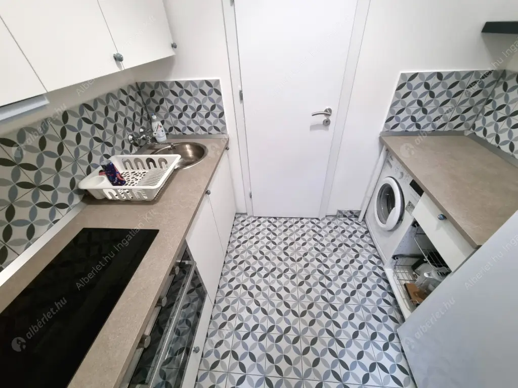 Kiadó albérlet 209000 Ft/hó áron: Budapest, VI. kerület  Nagymező utca. Mérete: 35 nm, 1 szobás | Alberlet.hu - 6581584