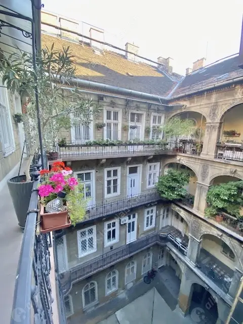 Kiadó albérlet 35000 Ft/hó áron: Budapest, VI. kerület  Nagymező utca. Mérete: 35 nm, 1 szobás | Alberlet.hu - 6582558