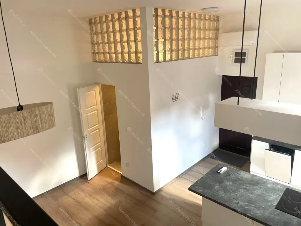 Kiadó albérlet 219000 Ft/hó áron: Budapest, VI. kerület  Nagymező utca. Mérete: 35 nm, 1 szobás | Alberlet.hu - 6661654