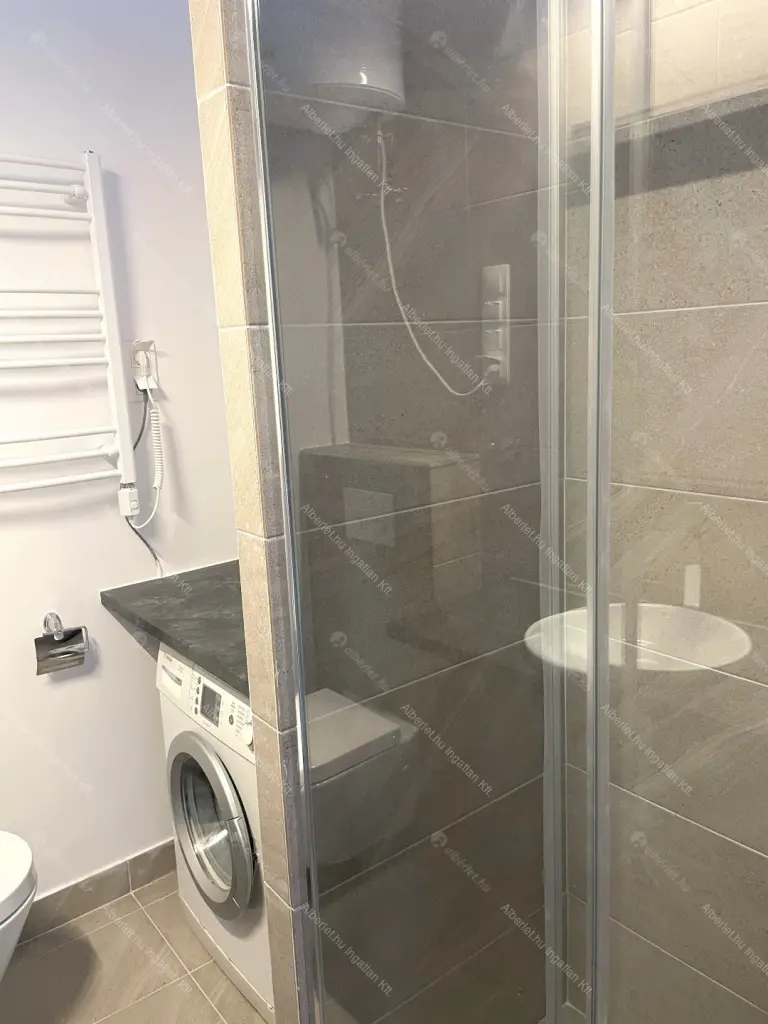 Kiadó albérlet 219000 Ft/hó áron: Budapest, VI. kerület  Nagymező utca. Mérete: 35 nm, 1 szobás | Alberlet.hu - 6661657