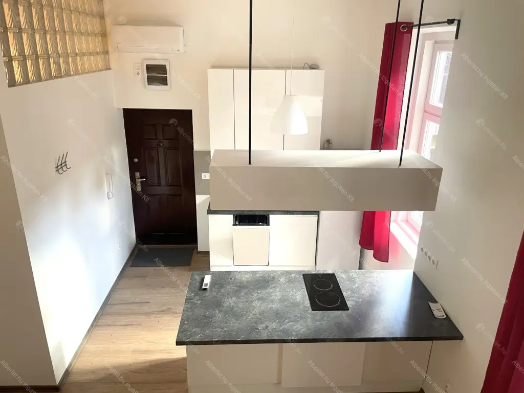 Kiadó albérlet 219000 Ft/hó áron: Budapest, VI. kerület  Nagymező utca. Mérete: 35 nm, 1 szobás | Alberlet.hu - 6661661