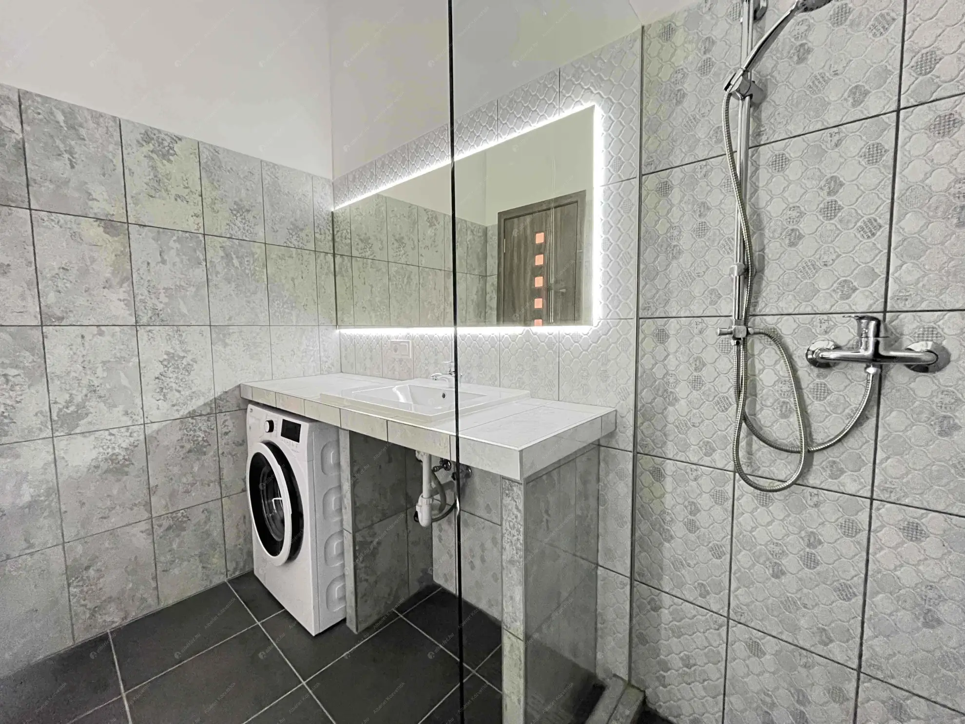 Kiadó albérlet 230000 Ft/hó áron: Budapest, VI. kerület  Nagymező utca. Mérete: 40 nm, 2 szobás | Alberlet.hu - 6609584