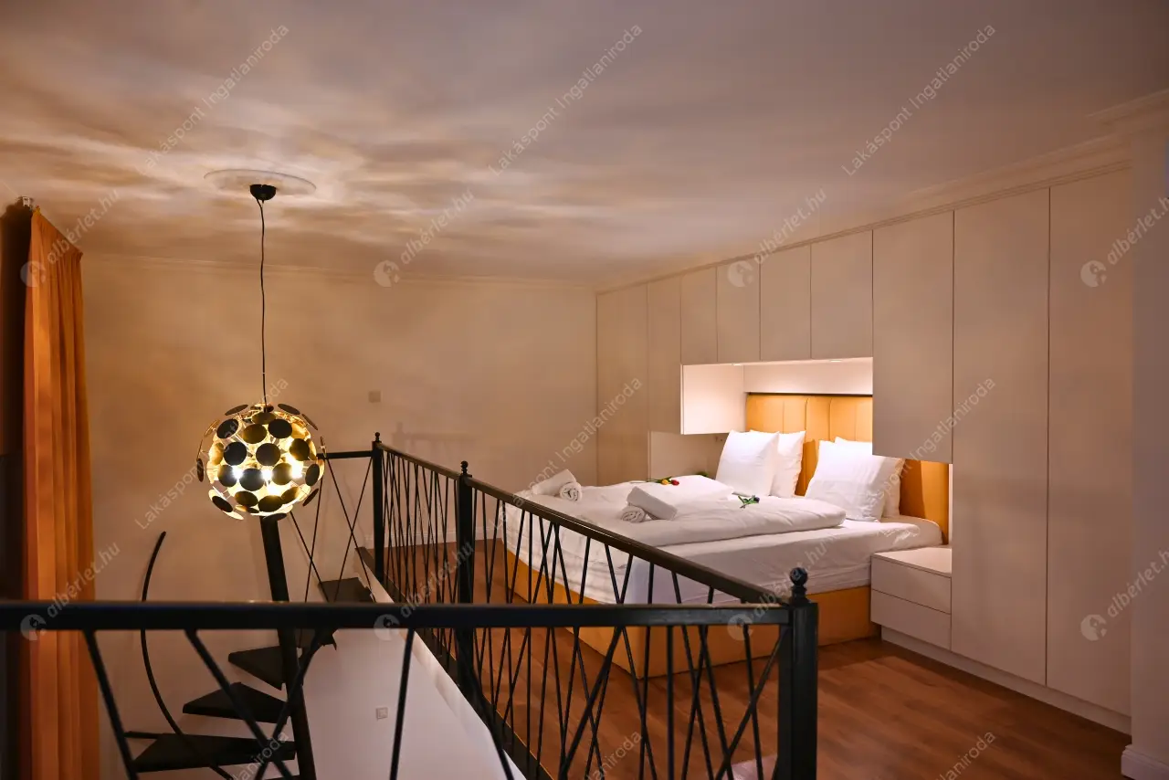 Kiadó albérlet 350000 Ft/hó áron: Budapest, VI. kerület  Nagymező utca. Mérete: 50 nm, 1 szobás | Alberlet.hu - 6638954