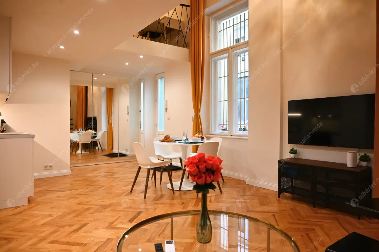 Kiadó albérlet 350000 Ft/hó áron: Budapest, VI. kerület  Nagymező utca. Mérete: 50 nm, 1 szobás | Alberlet.hu - 6638961