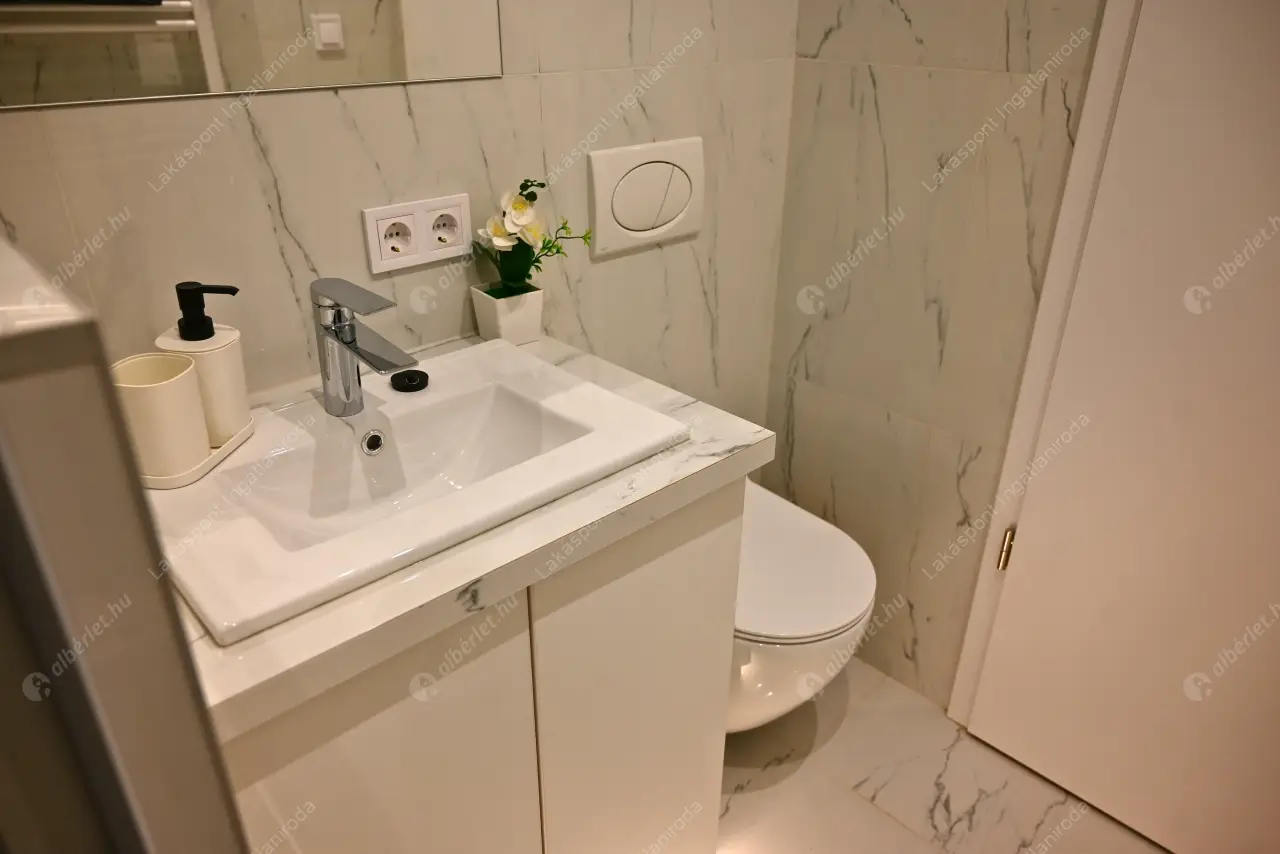 Kiadó albérlet 350000 Ft/hó áron: Budapest, VI. kerület  Nagymező utca. Mérete: 50 nm, 1 szobás | Alberlet.hu - 6638966