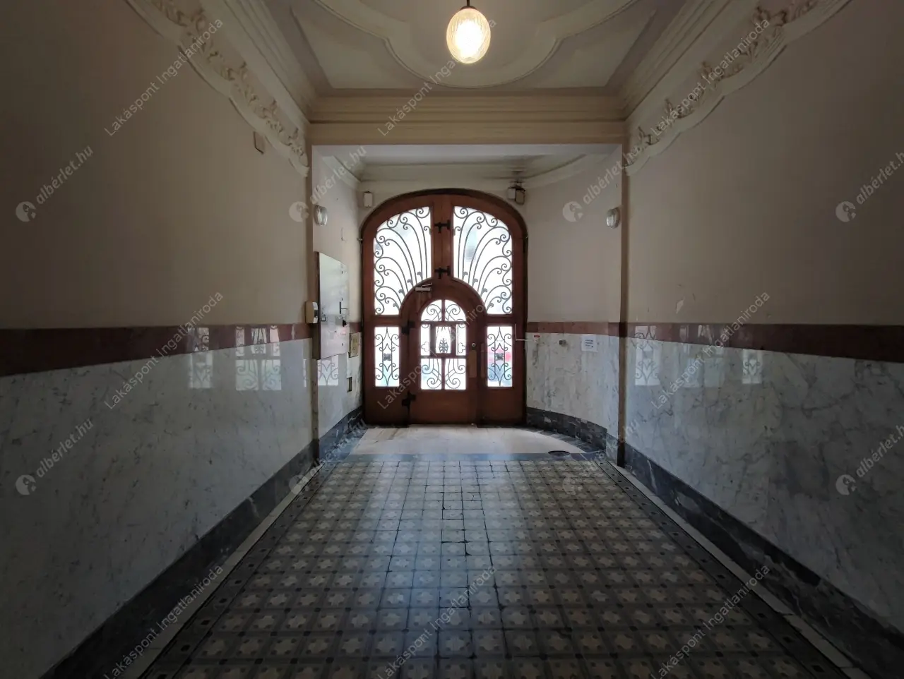 Kiadó albérlet 350000 Ft/hó áron: Budapest, VI. kerület  Nagymező utca. Mérete: 50 nm, 1 szobás | Alberlet.hu - 6638968