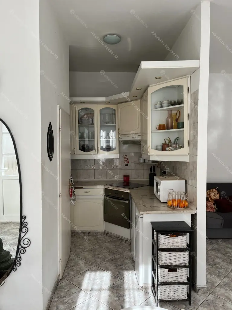 Kiadó albérlet 295000 Ft/hó áron: Budapest, VI. kerület  Nagymező utca. Mérete: 55 nm, 1 szobás | Alberlet.hu - 6757481