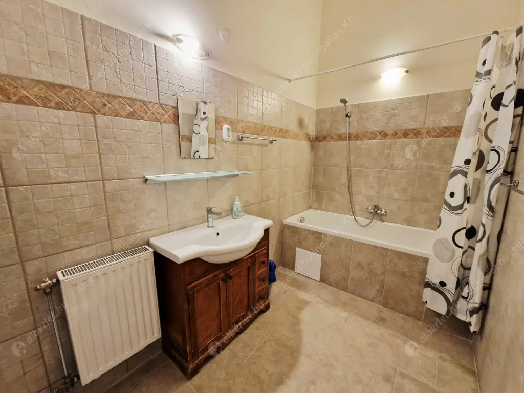 Kiadó albérlet 300000 Ft/hó áron: Budapest, VI. kerület  Nagymező utca. Mérete: 67 nm, 3 szobás | Alberlet.hu - 6604548