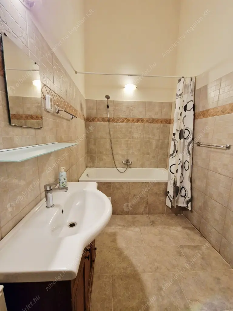 Kiadó albérlet 300000 Ft/hó áron: Budapest, VI. kerület  Nagymező utca. Mérete: 67 nm, 3 szobás | Alberlet.hu - 6604549