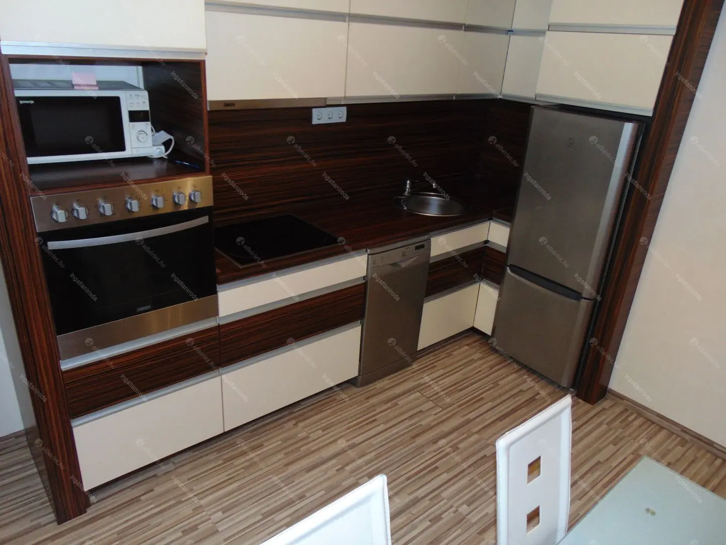 Kiadó albérlet 250000 Ft/hó áron: Budapest, VI. kerület  Nyugati tér. Mérete: 60 nm, 1 szobás | Alberlet.hu - 5670125