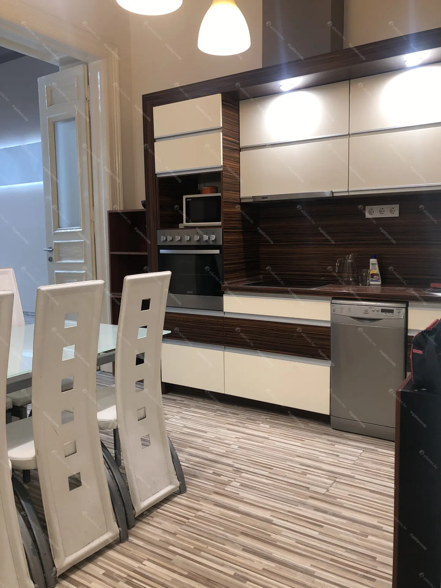 Kiadó albérlet 250000 Ft/hó áron: Budapest, VI. kerület  Nyugati tér. Mérete: 60 nm, 1 szobás | Alberlet.hu - 6236535