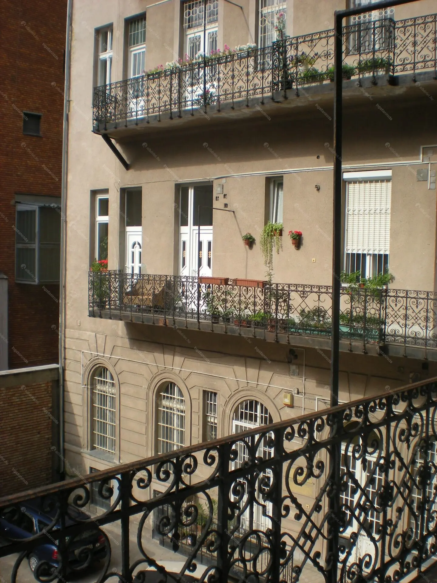 Kiadó albérlet 250000 Ft/hó áron: Budapest, VI. kerület  Nyugati tér. Mérete: 60 nm, 1 szobás | Alberlet.hu - 6236537