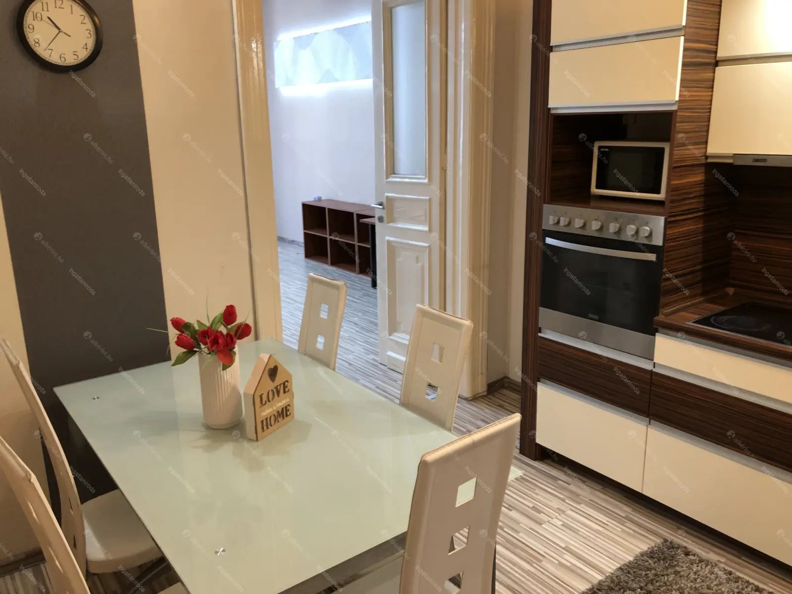 Kiadó albérlet 240000 Ft/hó áron: Budapest, VI. kerület  Nyugati tér. Mérete: 60 nm, 1 szobás | Alberlet.hu - 6707864