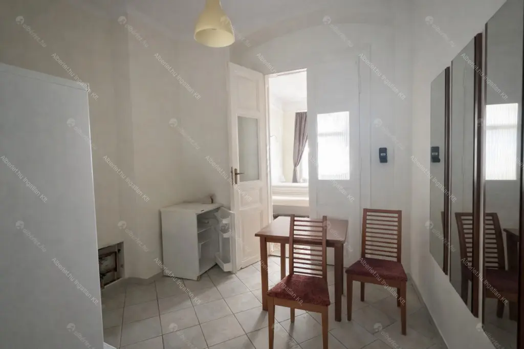 Kiadó albérlet 450000 Ft/hó áron: Budapest, VI. kerület  Ó utca. Mérete: 162 nm, 5 szobás | Alberlet.hu - 6700570