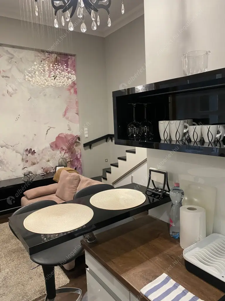 Kiadó albérlet 240000 Ft/hó áron: Budapest, VI. kerület  Ó utca. Mérete: 26 nm, 1 szobás | Alberlet.hu - 6599997