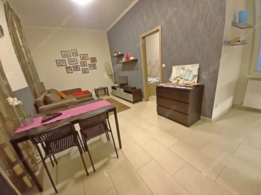 Kiadó albérlet 285000 Ft/hó áron: Budapest, VI. kerület  Ó utca. Mérete: 42 nm, 1 szobás | Alberlet.hu - 6637760