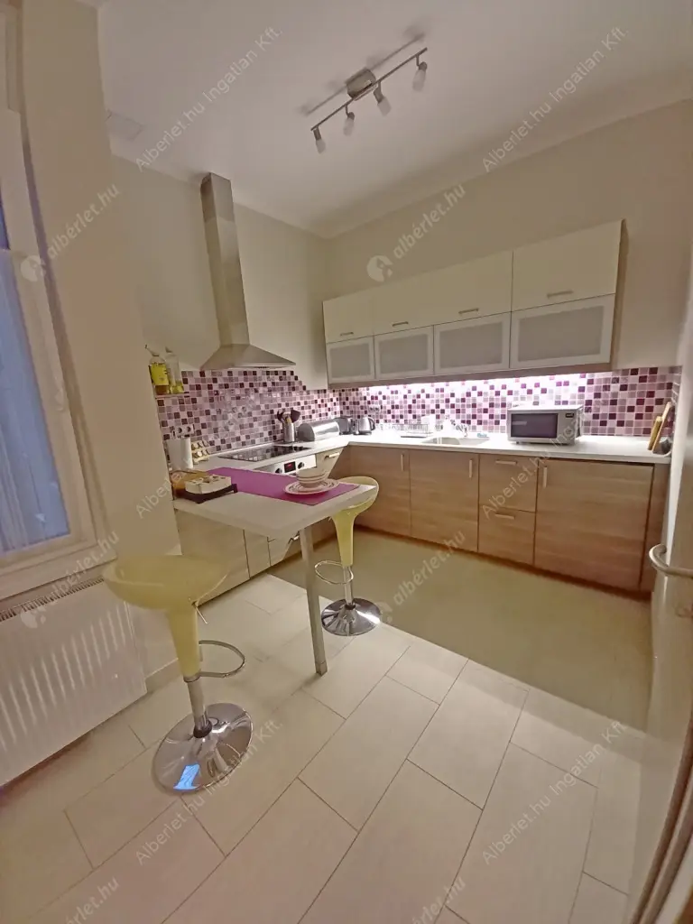 Kiadó albérlet 285000 Ft/hó áron: Budapest, VI. kerület  Ó utca. Mérete: 42 nm, 1 szobás | Alberlet.hu - 6637763